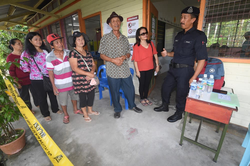 Voters wait in line to cast their vote during the Kimanis by-election at SRJK(C) Cheng Ming in Kimanis January 18, 2020. — Bernama pic