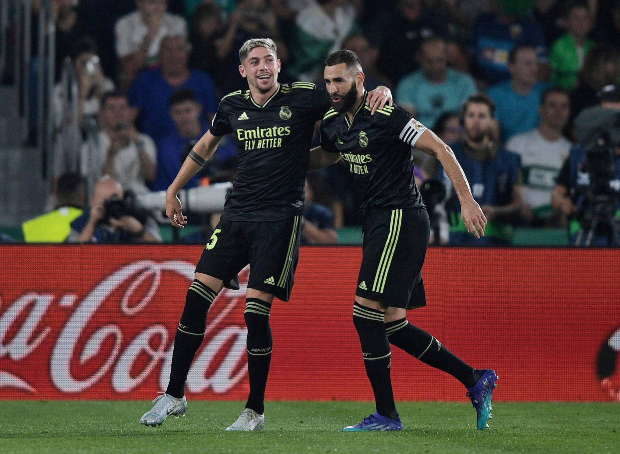 Soccer Football - LaLiga - Elche v Real Madrid - Estadio Manuel Martinez Valero, Elche, Spain - October 19, 2022 Real Madrid's Federico Valverde celebrates scoring their first goal with teammate Karim Benzema REUTERS/Pablo Morano