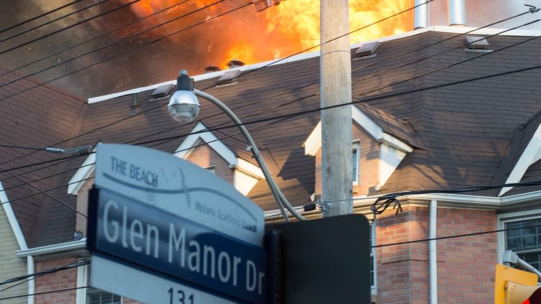 Fire erupts in heart of jazz festival in Toronto's Beach neighbourhood