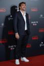 <p>Su pareja, Javier Bardem, se quitó unos cuantos años de encima tras escoger una de las combinaciones más <em>cool</em>: traje + zapatillas blancas. (Foto: EFE). </p>