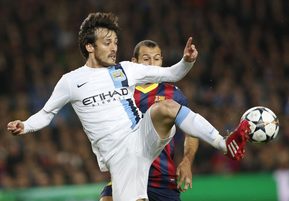Manchester City's David Silva, left controls the ball ahead of Barcelona's Javier Mascherano during a Champions League, round of 16, second leg, soccer match between FC Barcelona and Manchester City at the Camp Nou Stadium in Barcelona, Spain, Wednesday March 12, 2014. (AP Photo/Emilio Morenatti)