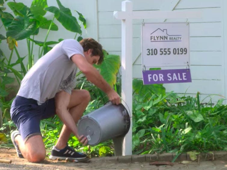 noah pouring concrete kissing booth 3