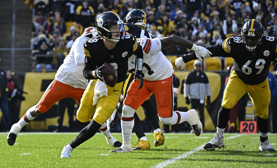 Kenny Pickett and the Steelers host the Browns in an AFC North rivalry matchup Monday. (Shelley Lipton/Icon Sportswire via Getty Images)