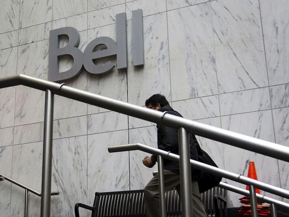 BCE Beats Profit Estimates as Smartphone Subscribers Gain