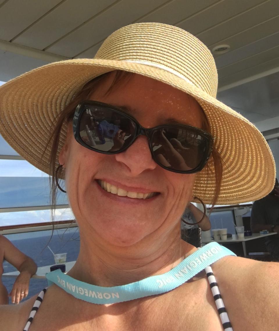 Lisa Somers poses for a selfie while on a cruise in late December 2017.