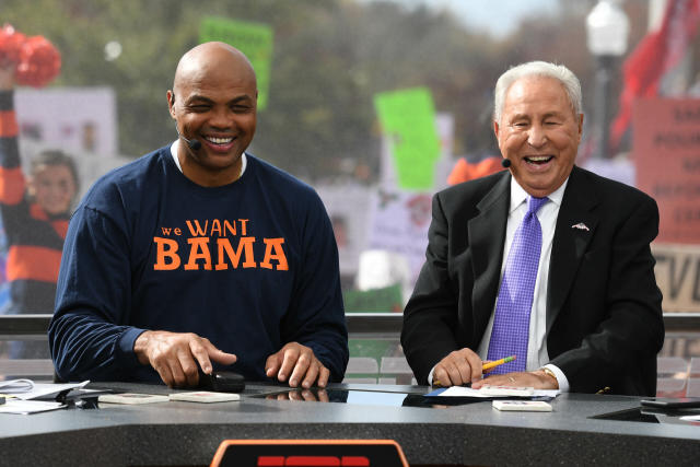 Charles Barkley delivers big news to Ernie Johnson during 'The Match