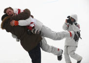 <p>Große Freude in Pyeongchang: Der US-amerikanische Snowboarder Shaun White hat bei den Winterspielen zum dritten Mal in seiner Karriere die Olympische Goldmedaille in der Halfpipe gewonnen. (Reuters/Issei Kato) </p>