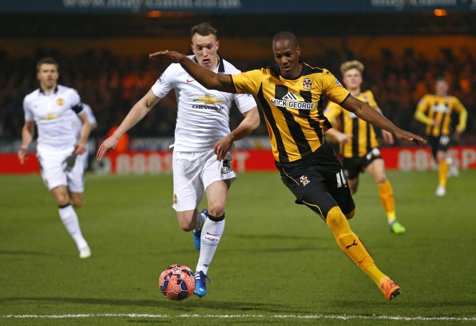 Manchester United's Phil Jones (L) chases Cambridge United's Tom Elliott during their English FA Cup 4th round soccer match at The Abbey Stadium in Cambridge, eastern England January 23, 2015. REUTERS/Andrew Winning (BRITAIN - Tags: SPORT SOCCER)