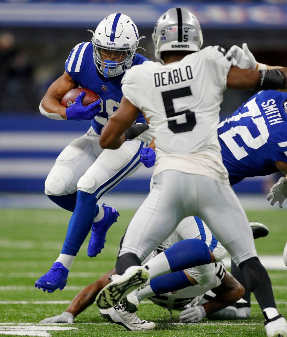 Indianapolis Colts running back Jonathan Taylor (28) rushes the ball Sunday, Jan. 2, 2022, during a game against the Las Vegas Raiders at Lucas Oil Stadium in Indianapolis.