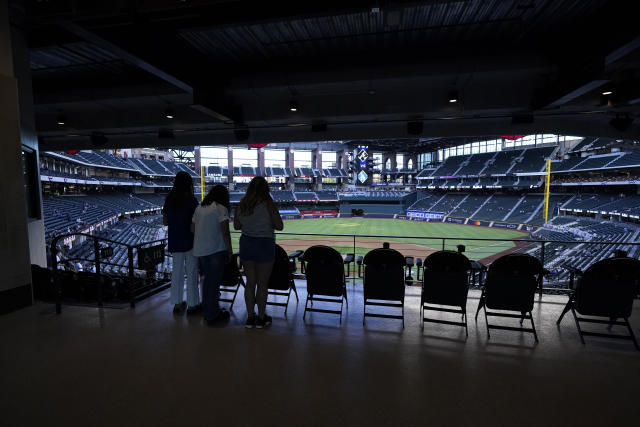 MLB's first fans of 2020 see Los Angeles Dodgers-Atlanta Braves NLCS opener  - ESPN