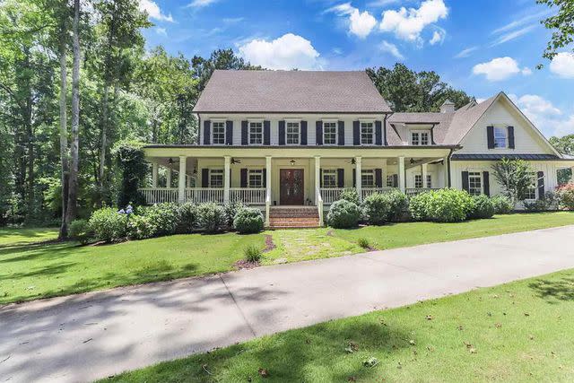 Patrick Mahomes & wife Brittany list Missouri home for nearly $3