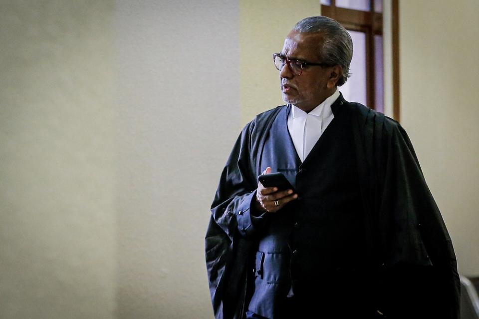 Datuk Seri Najib Razak’s lawyer, Tan Sri Muhammad Shafee Abdullah, is seen at the Kuala Lumpur Court Complex November 15, 2019. — Picture by Hari Anggara