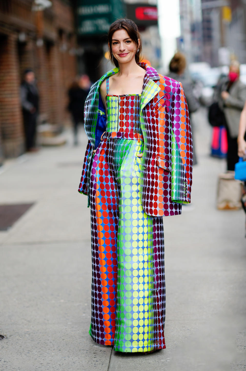  Anne Hathaway outside the Stephen Colbert Show in New York City. (Getty Images)