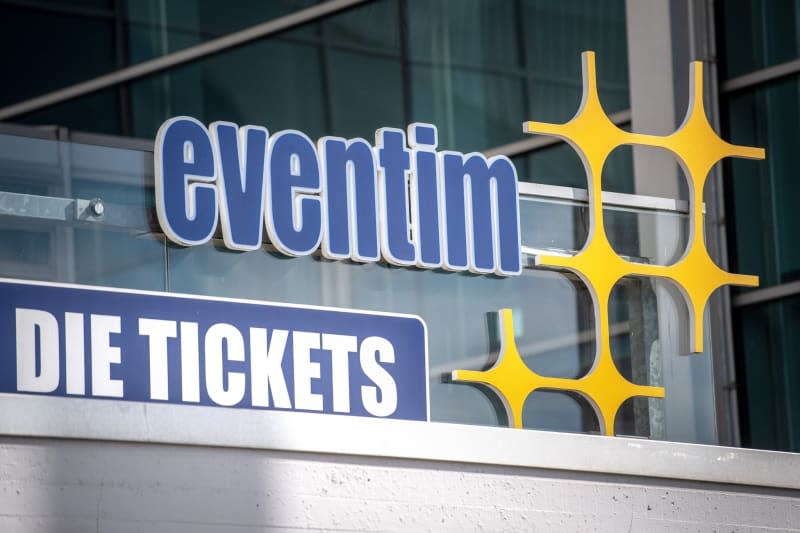 A sign points to CTS Eventim ticket sales. Sina Schuldt/dpa