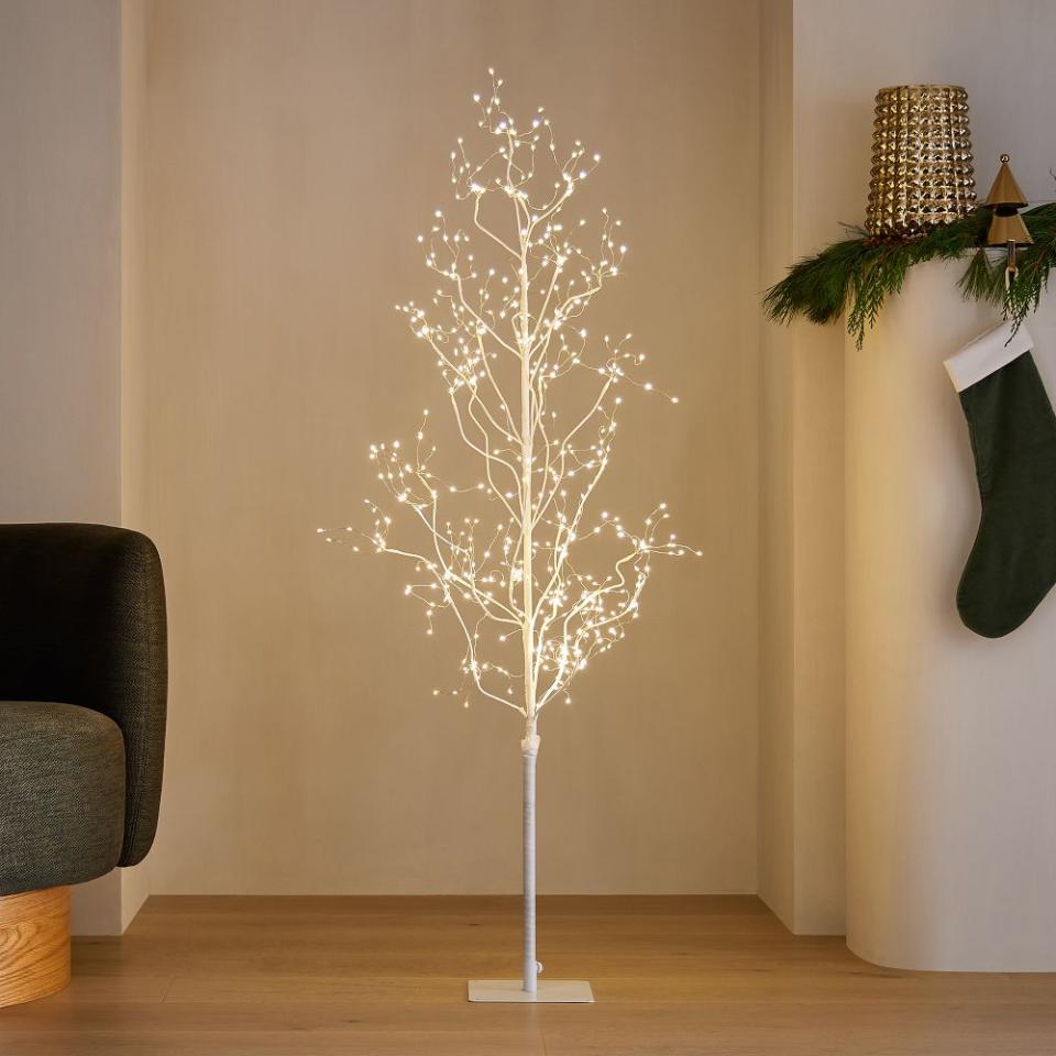 <p><a href="https://go.redirectingat.com?id=74968X1596630&url=https%3A%2F%2Fwww.westelm.com%2Fproducts%2Flight-up-white-christmas-tree-d14477&sref=https%3A%2F%2Fwww.thepioneerwoman.com%2Fholidays-celebrations%2Fg37635843%2Fwhite-christmas-tree-decorations%2F" rel="nofollow noopener" target="_blank" data-ylk="slk:Shop Now;elm:context_link;itc:0;sec:content-canvas" class="link ">Shop Now</a></p><p>Light-Up White Christmas Tree</p><p>westelm.com</p><p>$200.00</p><span class="copyright">West Elm</span>