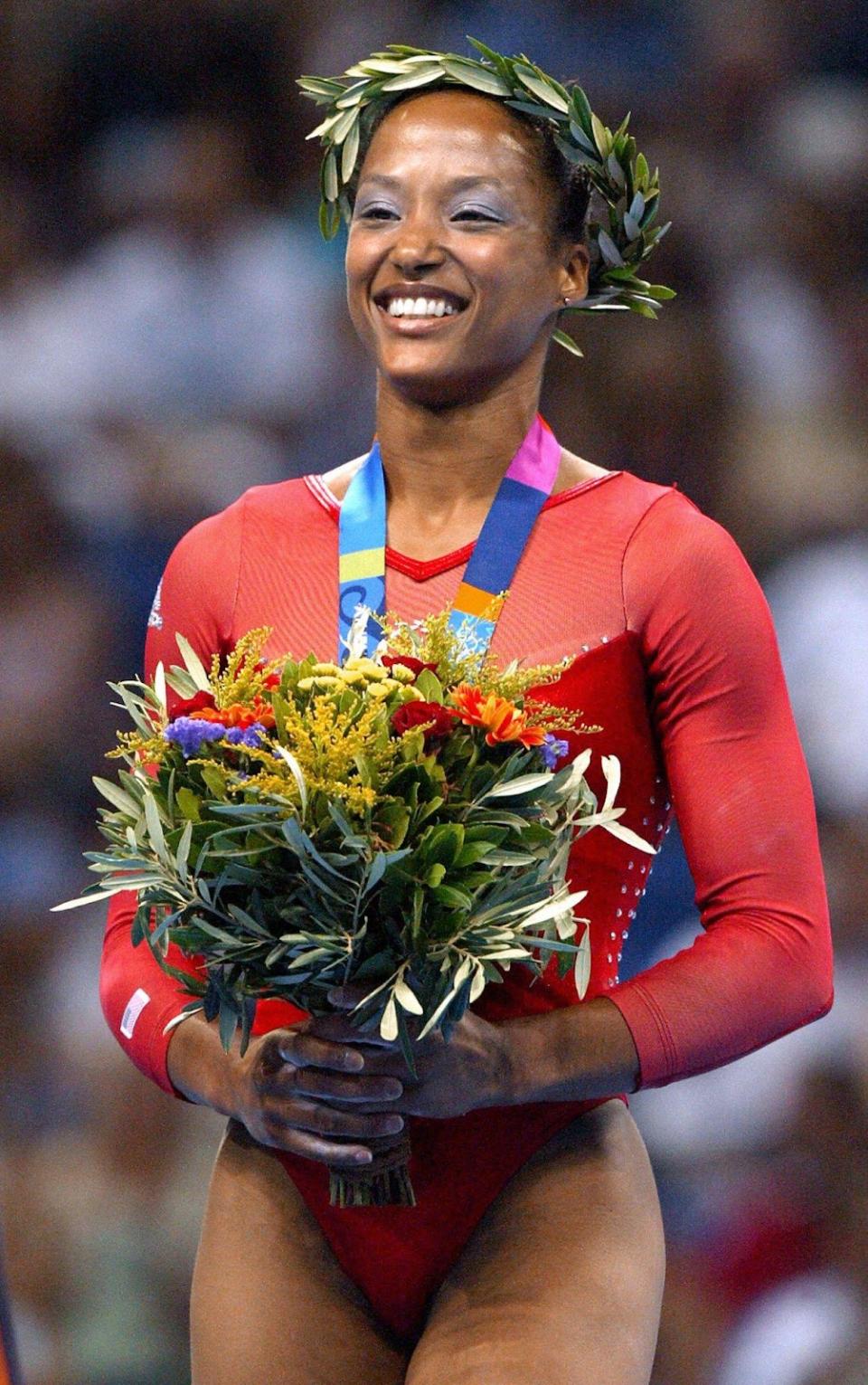 Annia Hatch celebrating her silver medal on the podium in Athens in 2004. (Photo: ADRIAN DENNIS / AFP via Getty Images)