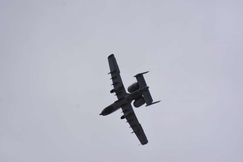 3月20日當天，也有A-10攻擊機出現在內利斯基地上空，但沒有拍到編號，故無法判斷所屬單位。／許劍虹 攝。