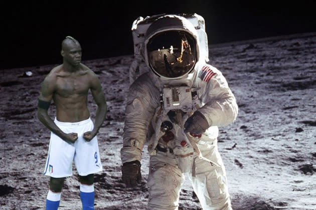 Balotelli auf dem Mond