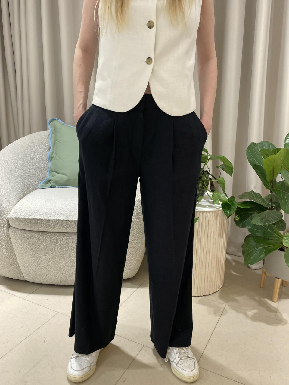 These linen trousers tick all the boxes, they're breathable, flattering and smart. (Yahoo Life UK)