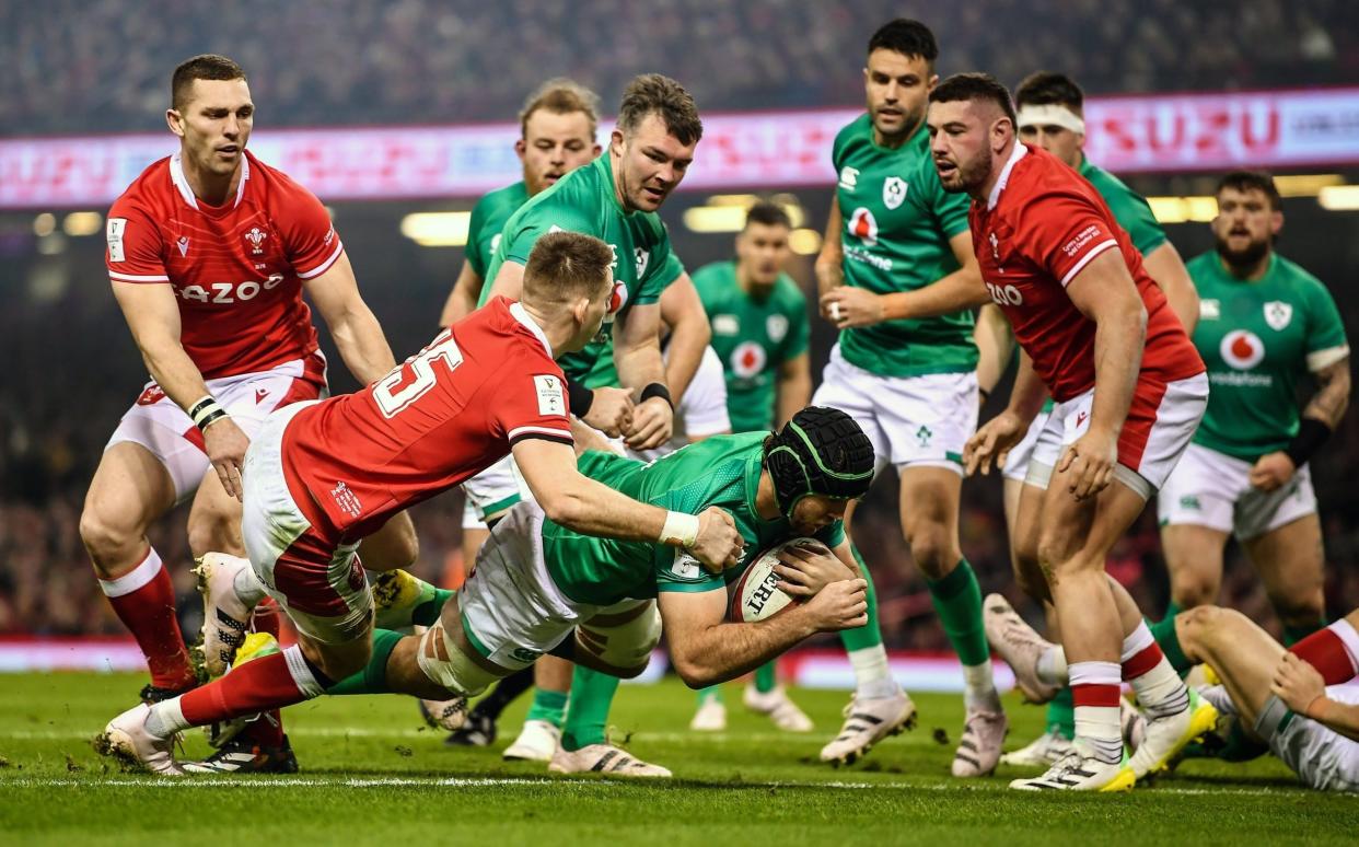Caelan Doris dives over for an early Ireland try - David Fitzgerald/Getty Images