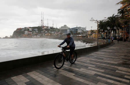 A man rides his bicycle along the Mazatlan boardwalk as Hurricane Willa approaches the Pacific beach resort, Mexico October 23, 2018. REUTERS/Henry Romero