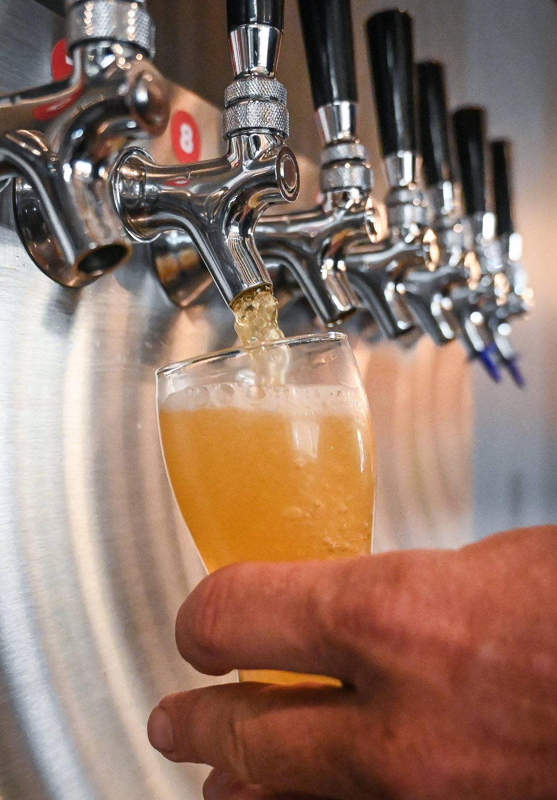 Marc Dyson, owner of Two Ravens Brewery & Taproom, pours 8 ounces of the brewery’s Nordic Fog hazy IPA at his new taproom opening on Shaw and Academy east of Clovis, on Wednesday, Aug. 31, 2022.