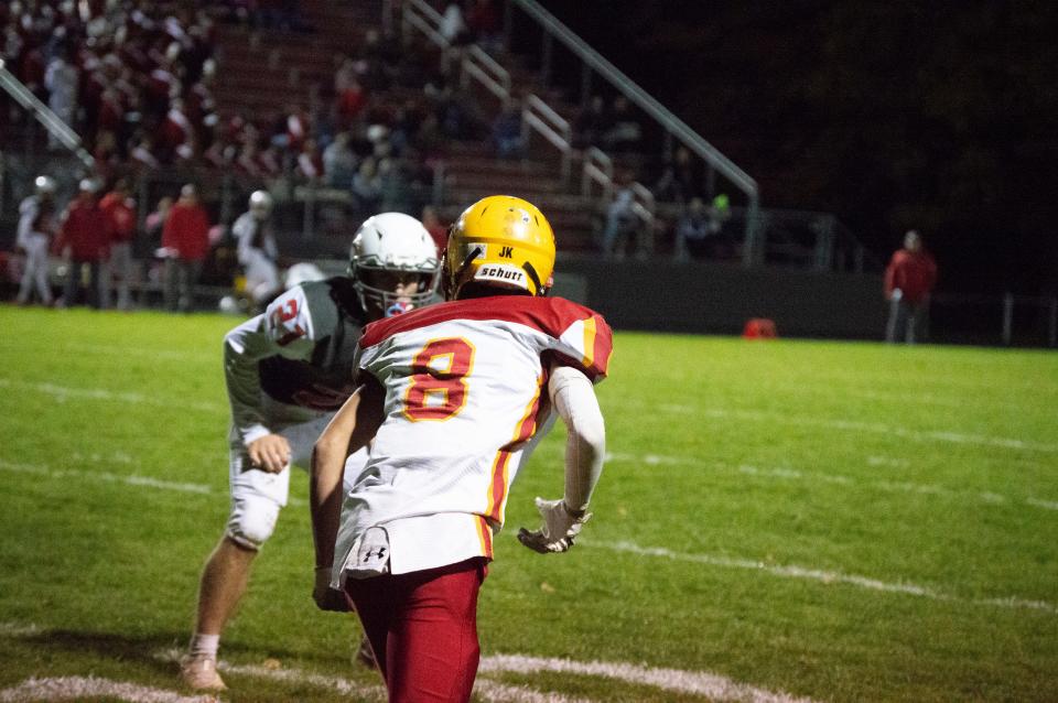 Reading defensive back Jacob Hamilton (8)