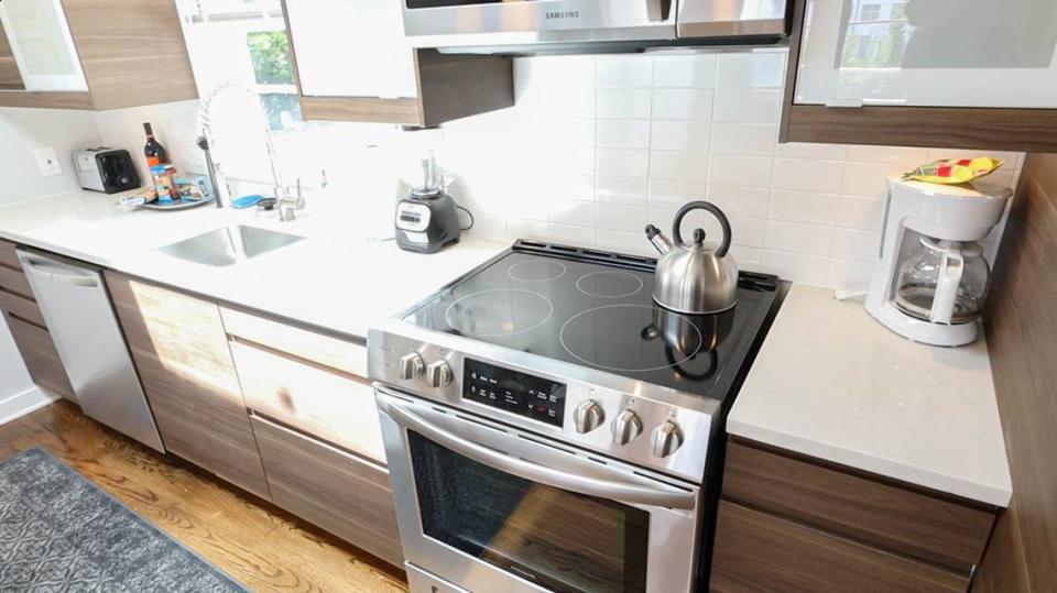 The kitchens at 510 Queens, part of the open floor plan, is stocked with more essentials than you’d expect: English muffins and coffee, spaghetti sauce and noodes, a garlic press and champagne flutes.