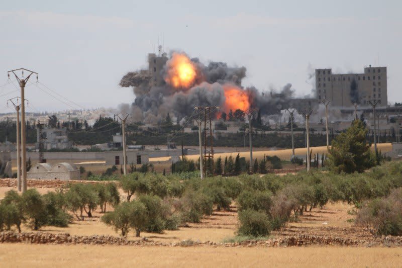 Smoke and flame rise after what fighters of the Syria Democratic Forces (SDF) said were U.S.-led air strikes on the mills of Manbij where Islamic State militants are positioned,  in Aleppo Governorate, Syria June 16, 2016. REUTERS/Rodi Said