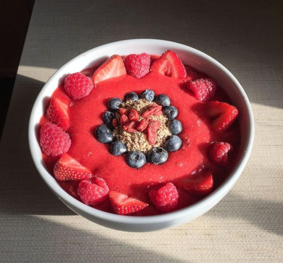 #Basic. Recipe: Strawberry Clementine Smoothie Bowl 