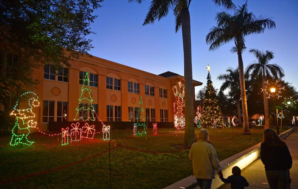 Holiday lights along the Manatee River on Barcarrota Boulevard in downtown Bradenton photographed Dec. 13, 2014.