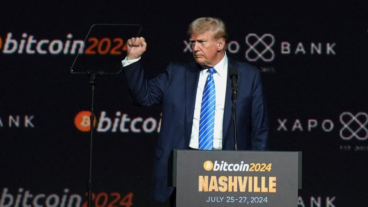 Trump courts crypto industry votes and campaign donations