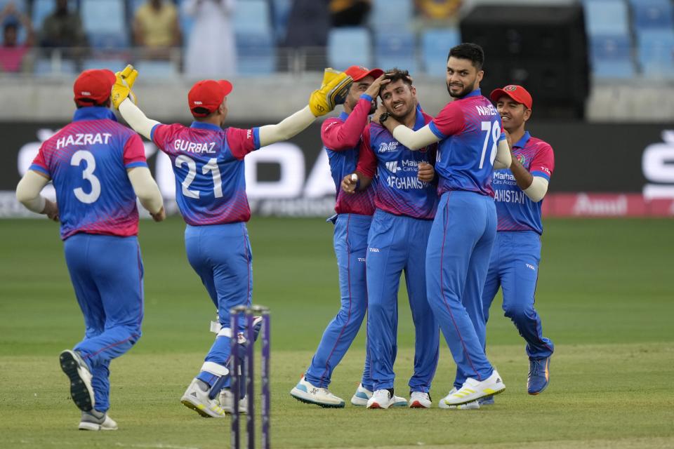 Afghanistan's Fazalhaq Farooqi, center, celebrates with teammates after taking the wicket of Sri Lanka's Kusal Mendis during the T20 cricket match of Asia Cup between Afghanistan and Sri Lanka, in Dubai, United Arab Emirates, Saturday, Aug. 27, 2022. (AP Photo/Anjum Naveed)