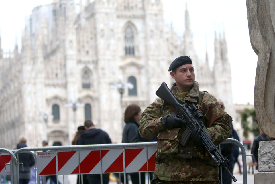 Allarme attentato come al Bataclan, ricercati due terroristi in tutta Italia (Foto LaPresse - Stefano Porta) 