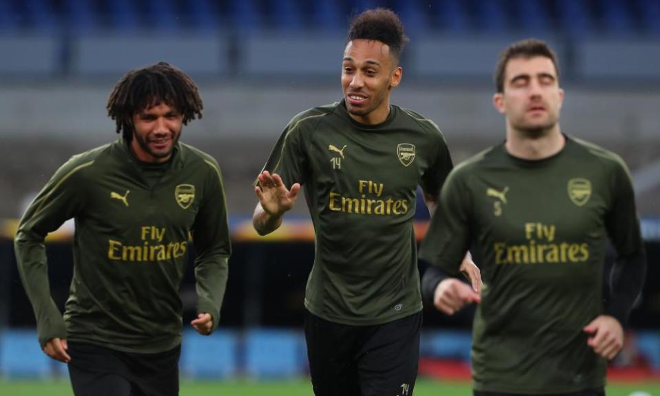 Arsenal prepare themselves at the Stadio San Paolo.