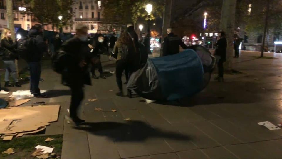 Les 500 tentes installées sur la place de la République ont été évacuées. - BFMTV