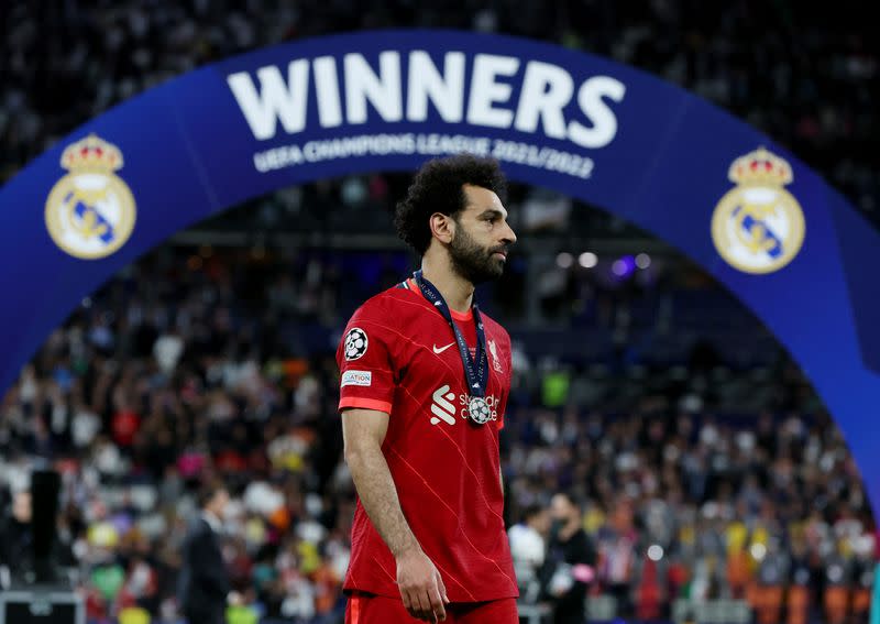 Foto del sábado del delantero del Liverpool Mohamed Salah tras la derrota ante el Madrid en la final de la Champions