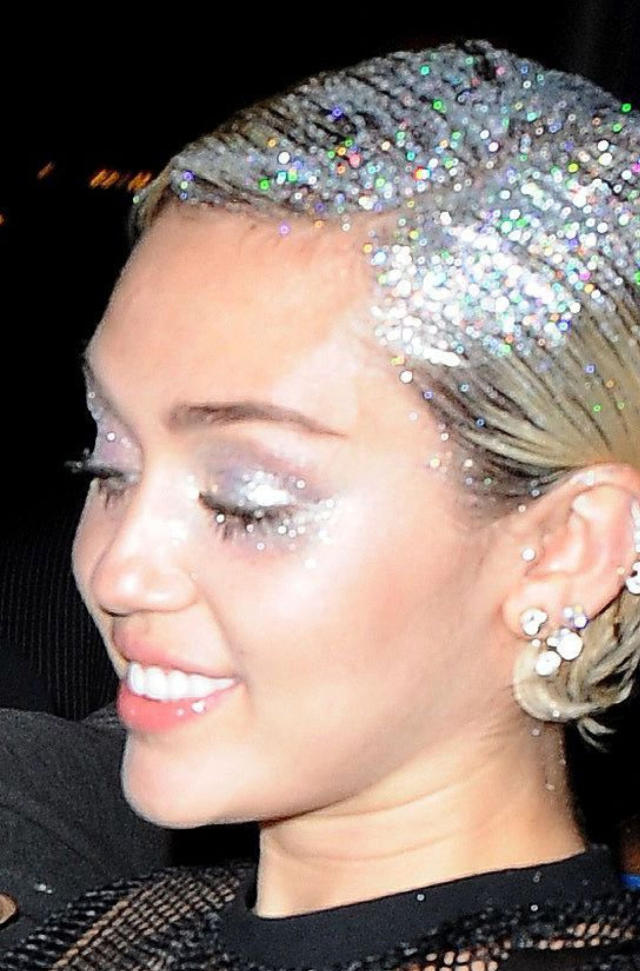 The Newest Hair Craze – Glitter Roots