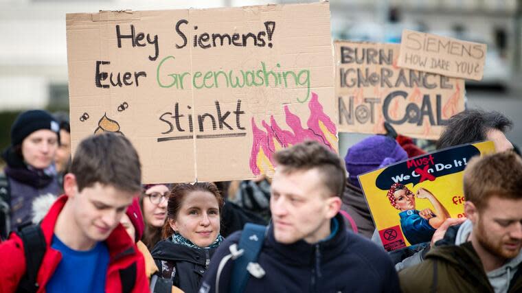 Die Wut der Klimabewegung auf Siemens ist erst der Anfang. Foto: dpa