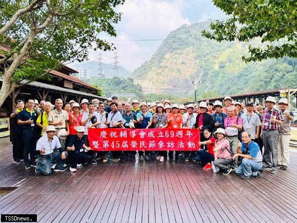 南投縣榮服處歡慶榮民節，率團一遊大觀電廠及車埕林班道。(南投榮服處提供)