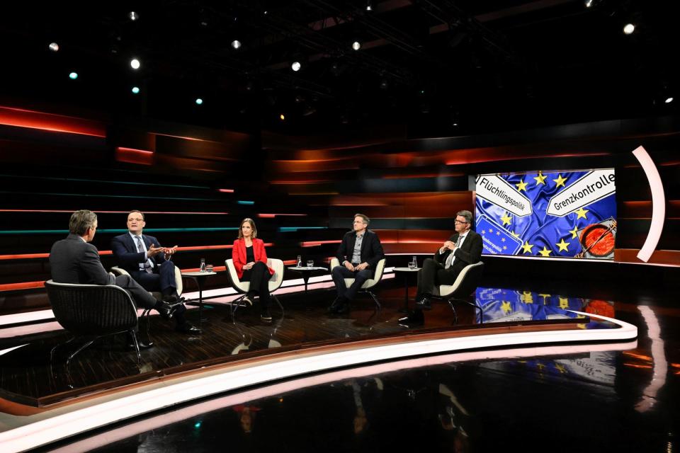 Die "Markus Lanz"-Runde vom Donnerstag diskutierte energisch, von links: Markus Lanz, Jens Spahn, Kristin Helberg, Gerald Knaus und Wolfram Weimer. (Bild: ZDF/ Markus Hertrich)