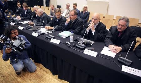 The joint plaintiffs wait for the verdict of Oskar Groening, defendant and former Nazi SS officer dubbed the "bookkeeper of Auschwitz", in the courtroom during his trial in Lueneburg, Germany, July 15, 2015. REUTERS/Axel Heimken/Pool