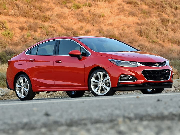 2016 Chevrolet Cruze Premier RS front quarter photo