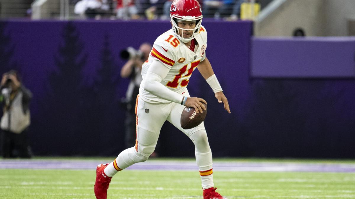 Patrick Mahomes, Chiefs reportedly set NFL record with restructured 4-year,  $210.6 million guaranteed deal