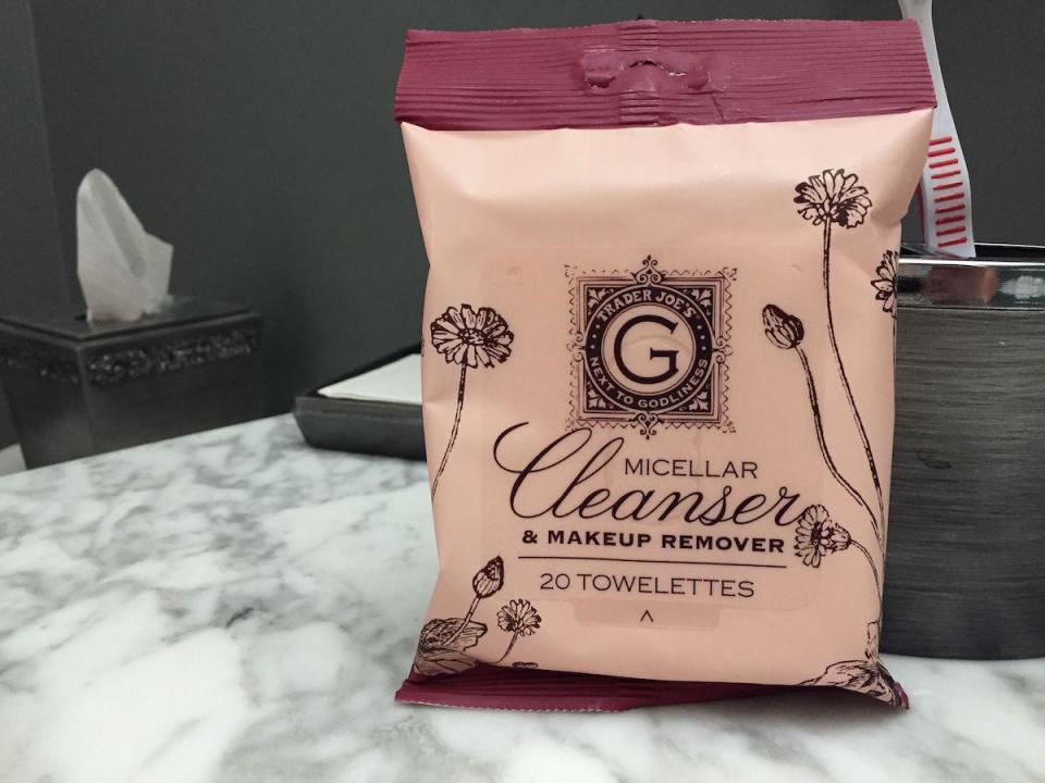 Micellar cleanser towelettes