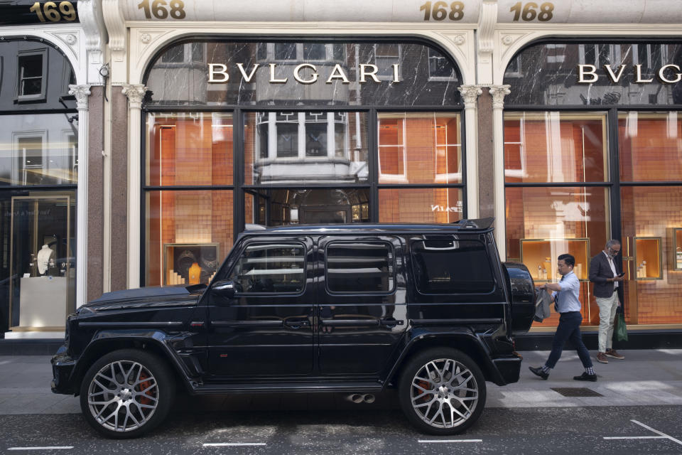 wealth Black SUV car parked outside Bvlgari along on Bond Street on 17th May 2022 in London, United Kingdom. Bond Street is one of the principal streets in the West End shopping district and is very upmarket. It has been a fashionable shopping street since the 18th century. The rich and wealthy shop here mostly for high end fashion and jewellery. (photo by Mike Kemp/In Pictures via Getty Images)