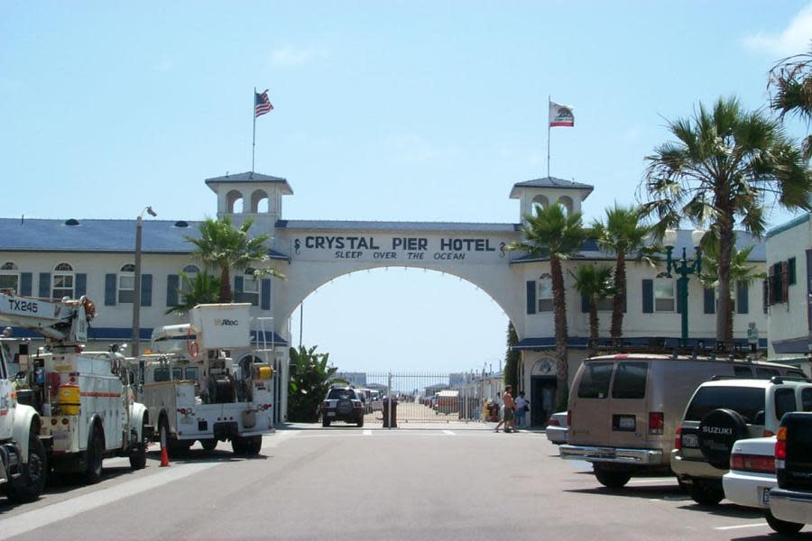 Reabren el histórico Crystal Pier Hotel en San Diego