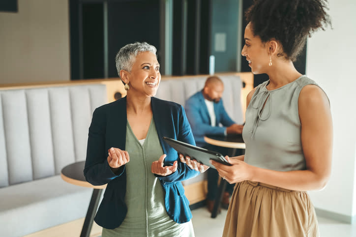 A client discussing her financial goals with a CFP.