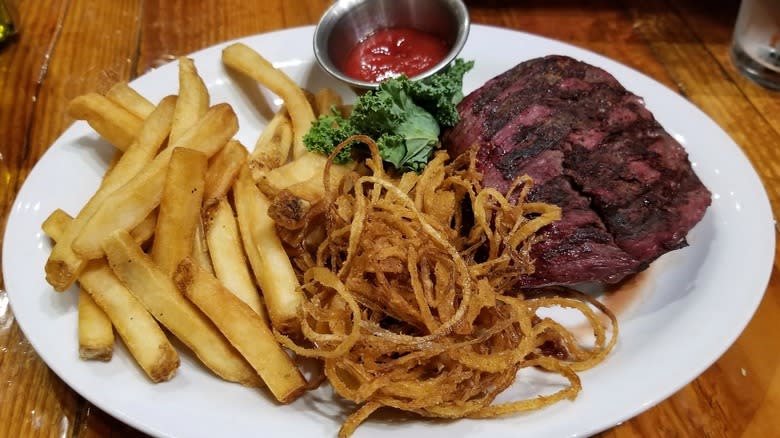 Elk filet with fries