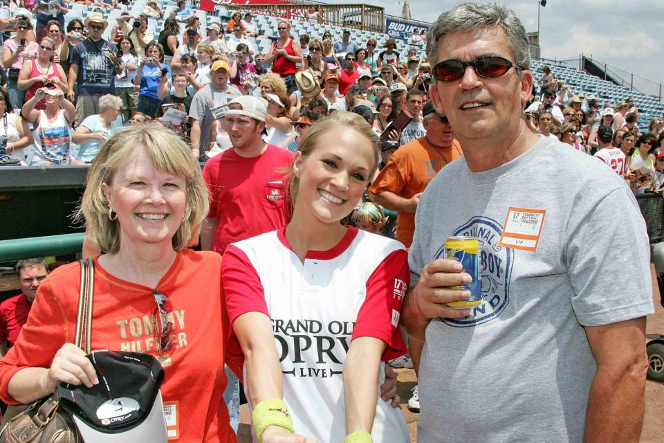 <p>Tony R. Phipps/WireImage</p> Carole Underwood, Carrie Underwood and Steve Underwood, CMA Music Festival Fan Fair 2007.